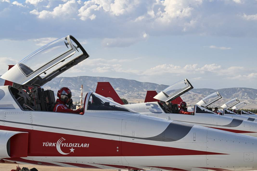 Türk Yıldızları’ndan 30 Ağustos’ta Anıtkabir’de saygı uçuşu - Resim: 28